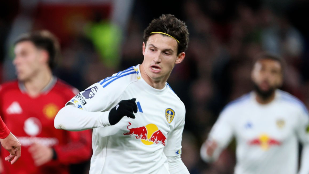 Brenden Aaronson earns assist in rare Leeds United road win over Man United